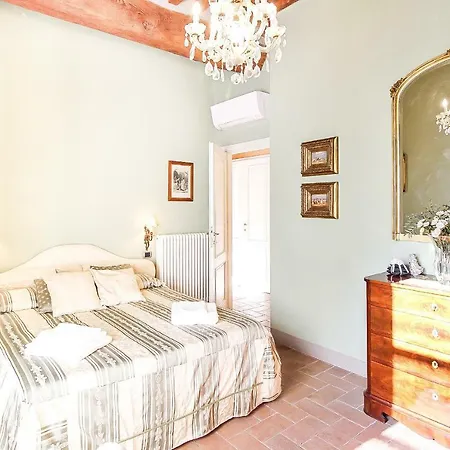 Guinigi With Private Courtyard Apartment