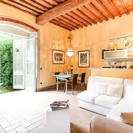Guinigi With Private Courtyard Apartment Lucca