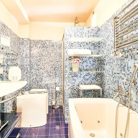 Guinigi With Private Courtyard Apartment